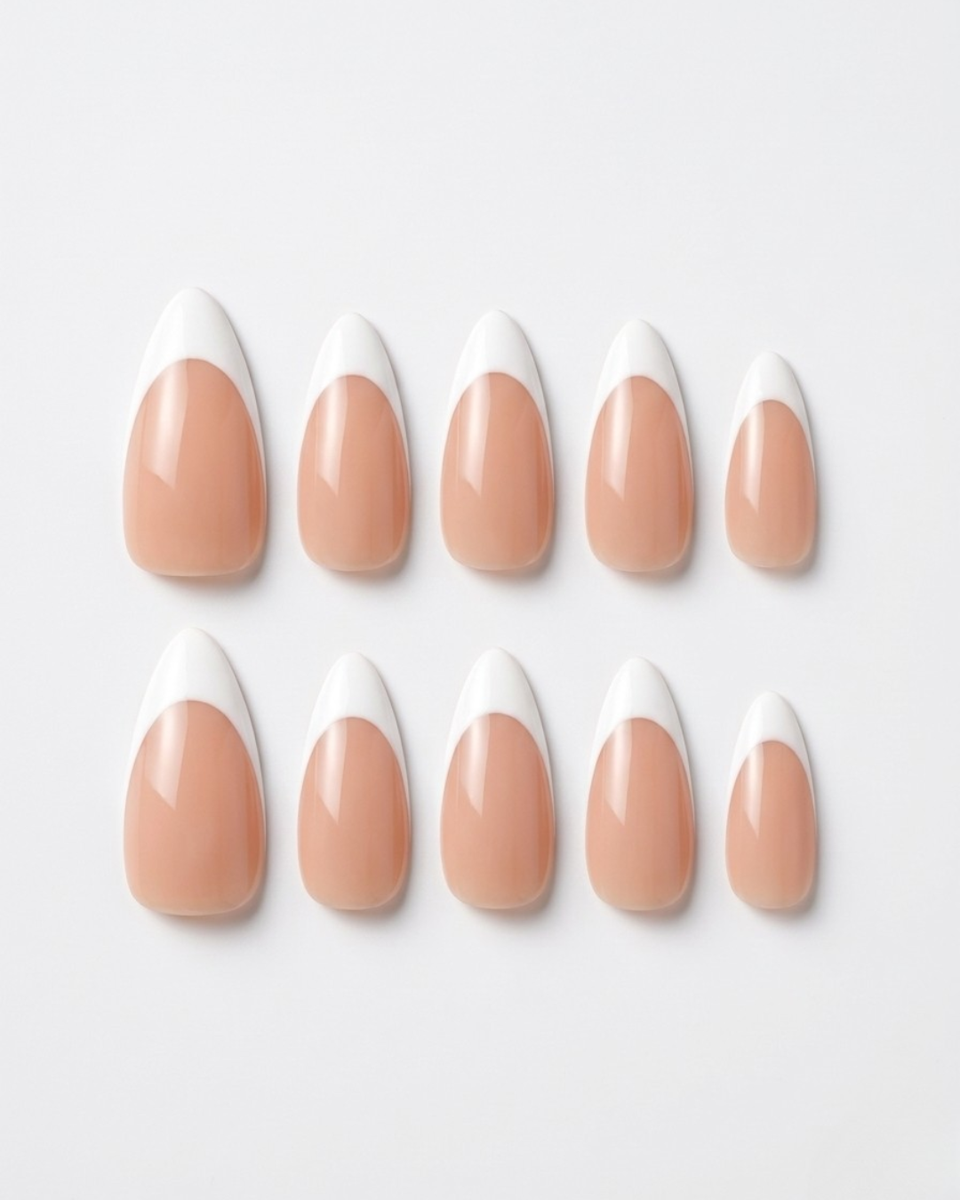 Nenelemon - Unghie press-on artigianali "Classic French", forma Mandorla Medio-Lungo. Manicure francese elegante con base nude naturale e punte bianche definite, gel di alta qualità fatto a mano, riutilizzabile.