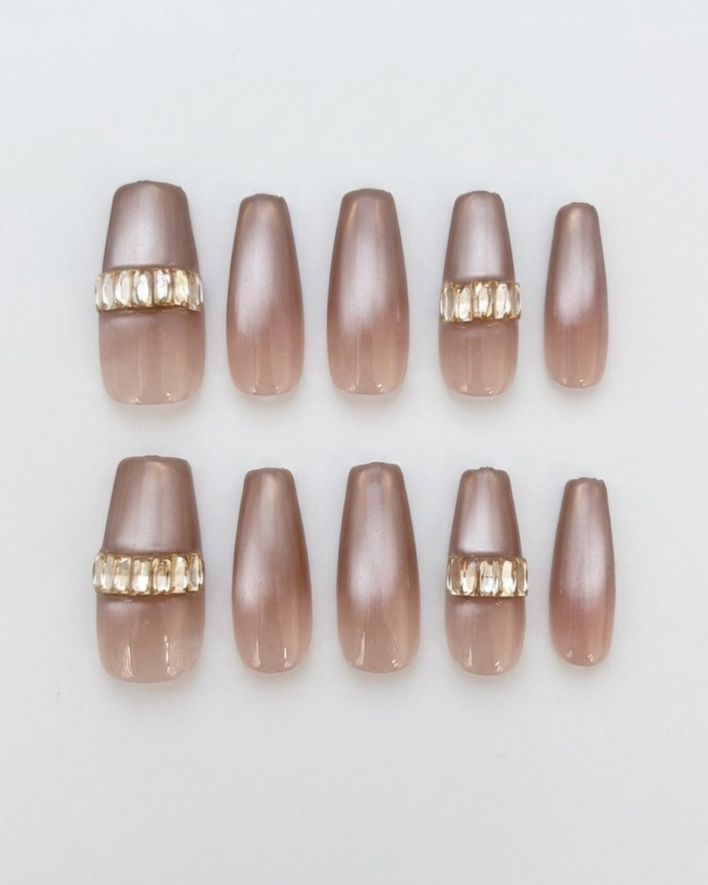 Uñas postizas de bailarina de color moca diamante semilargas