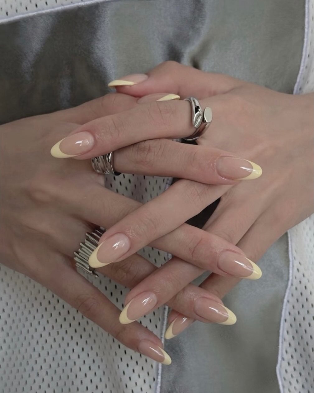 Press ons short almond worn on hands, everyday look