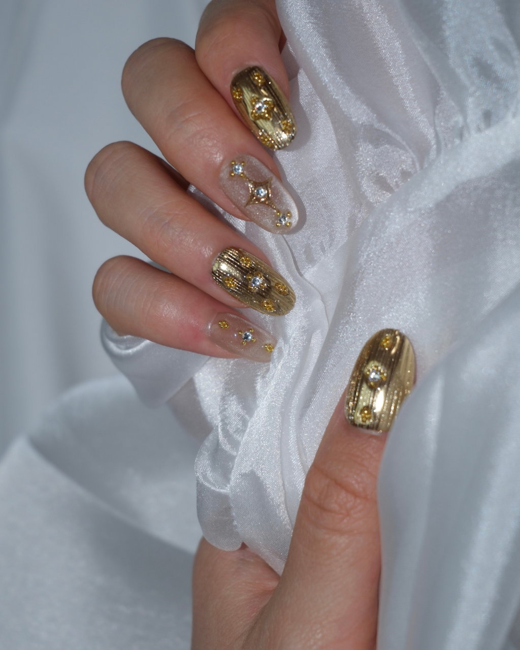 Press Ons short ovals worn on hands, special look