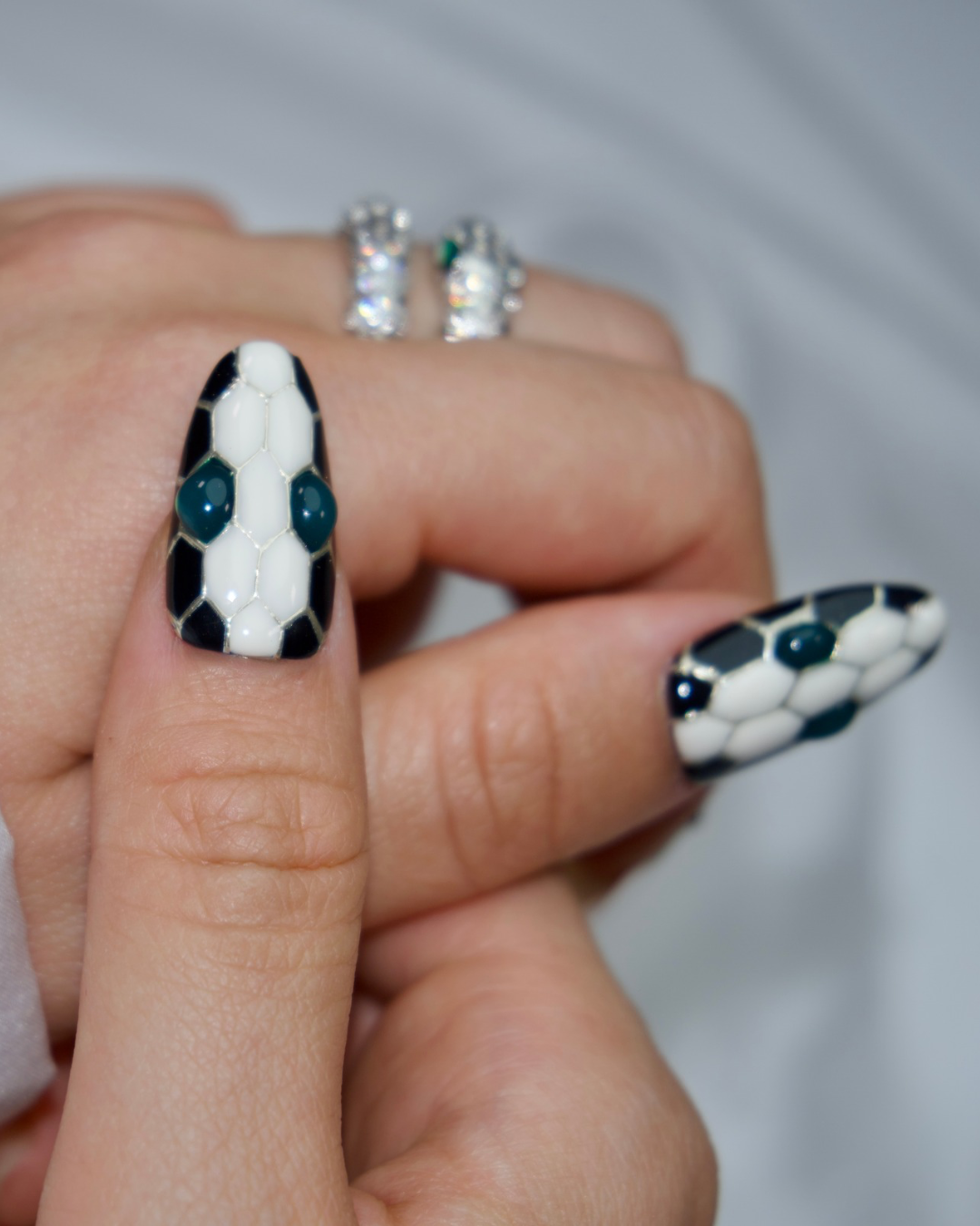 Press-Ons worn on hands — Medium Oval, special look