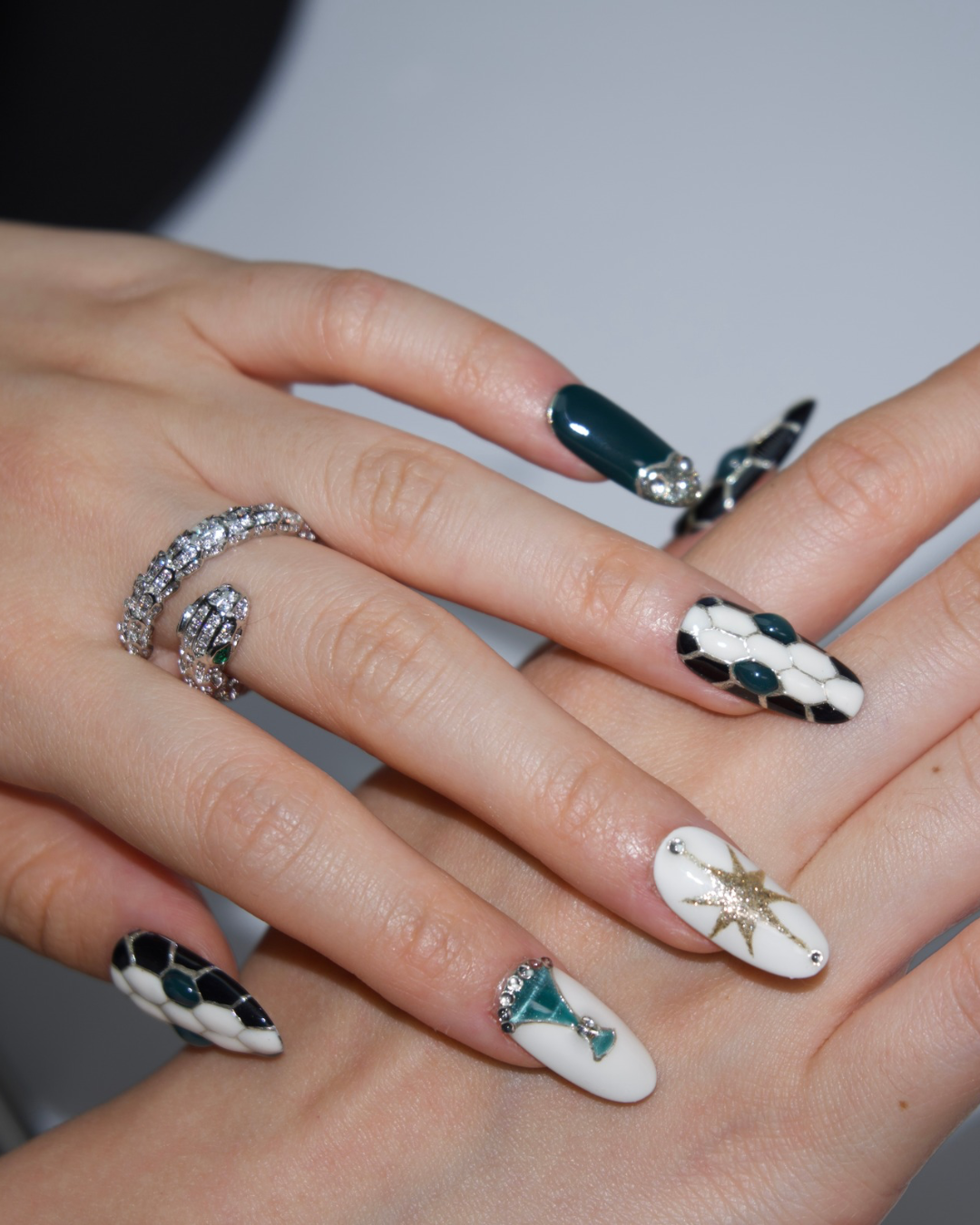 Press-Ons worn on hands — Medium Oval, special look
